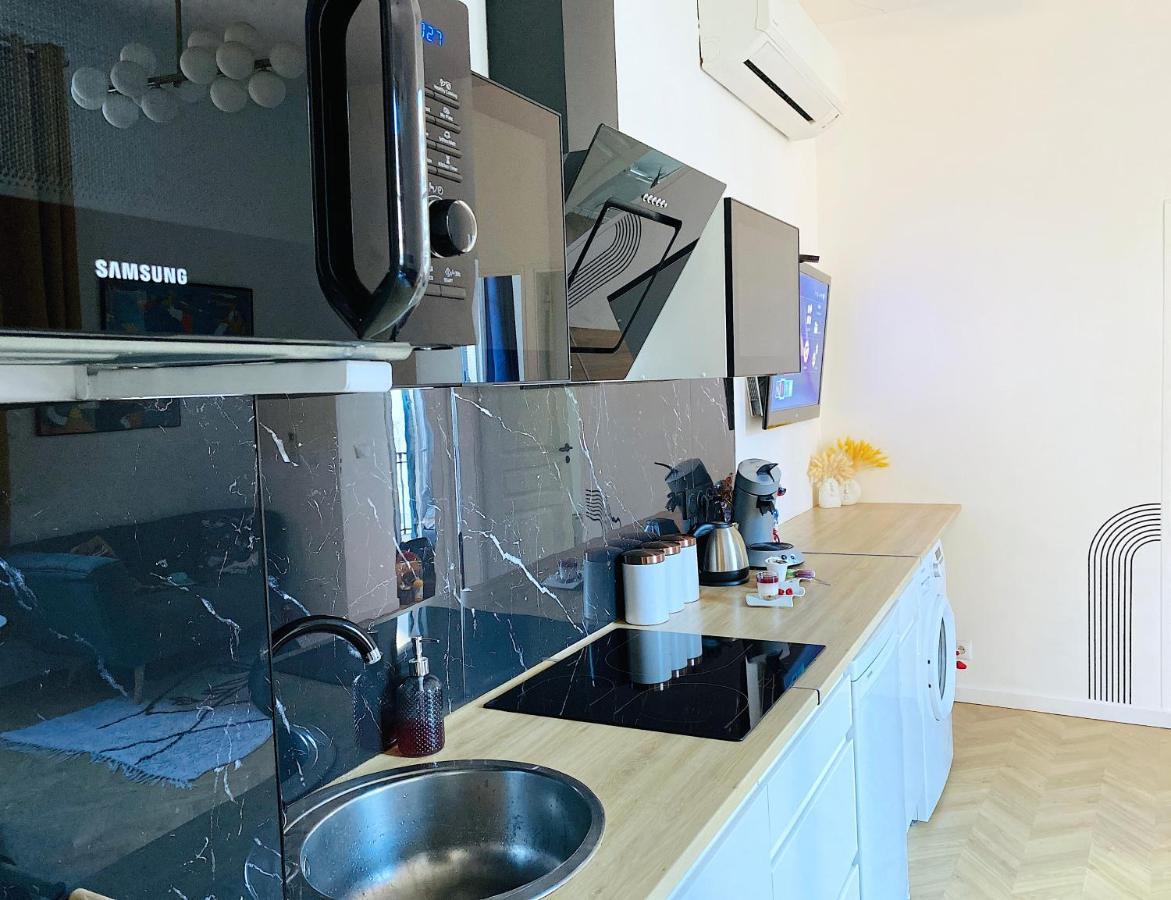 Sea - 2 Bedroom - Kitchen - Wifi - Tramway - Air Conditioner Nice Exteriör bild